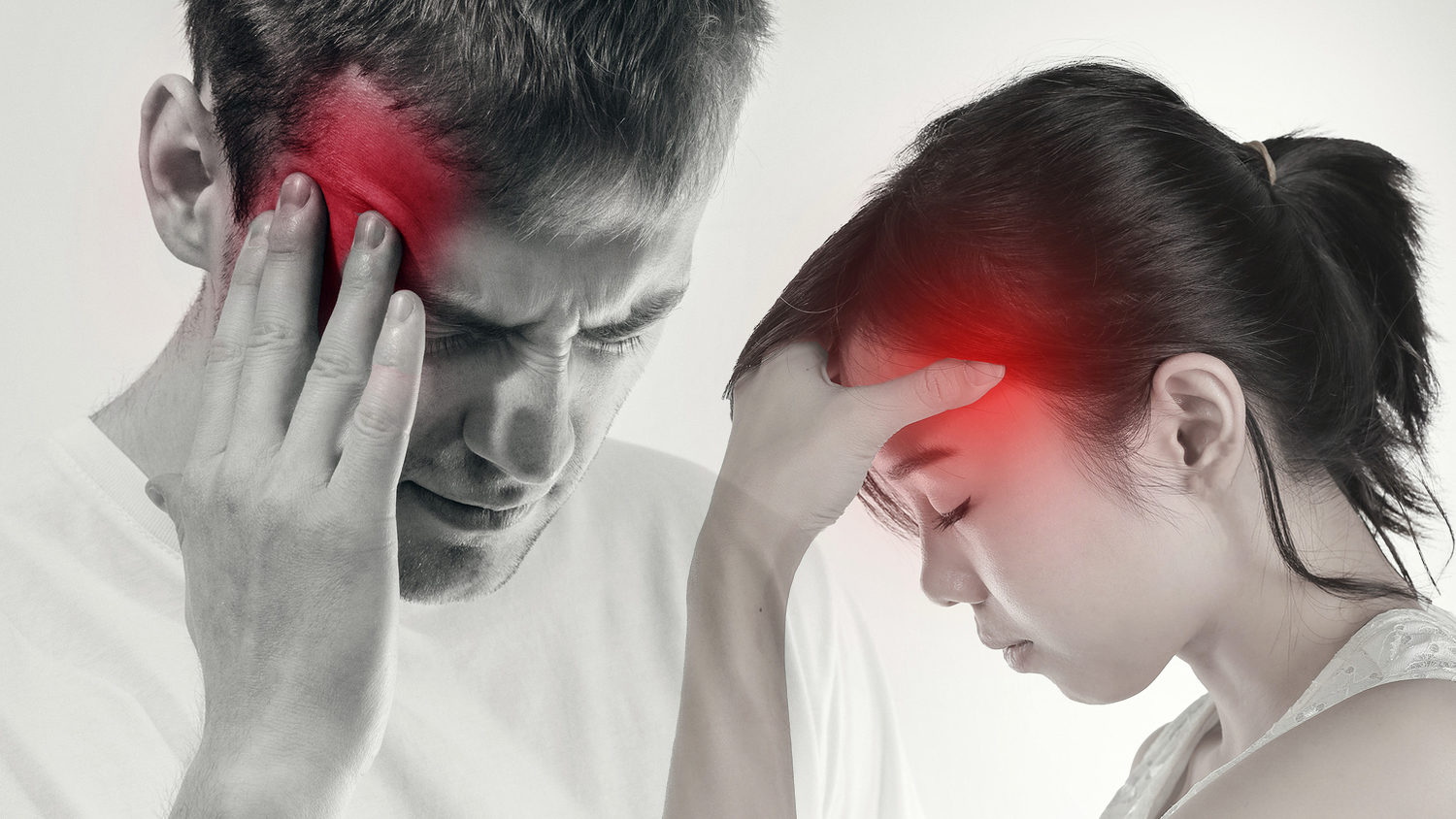 мужчина и женщина держатся рукой за свои головы и страдают от головной боли мигрени